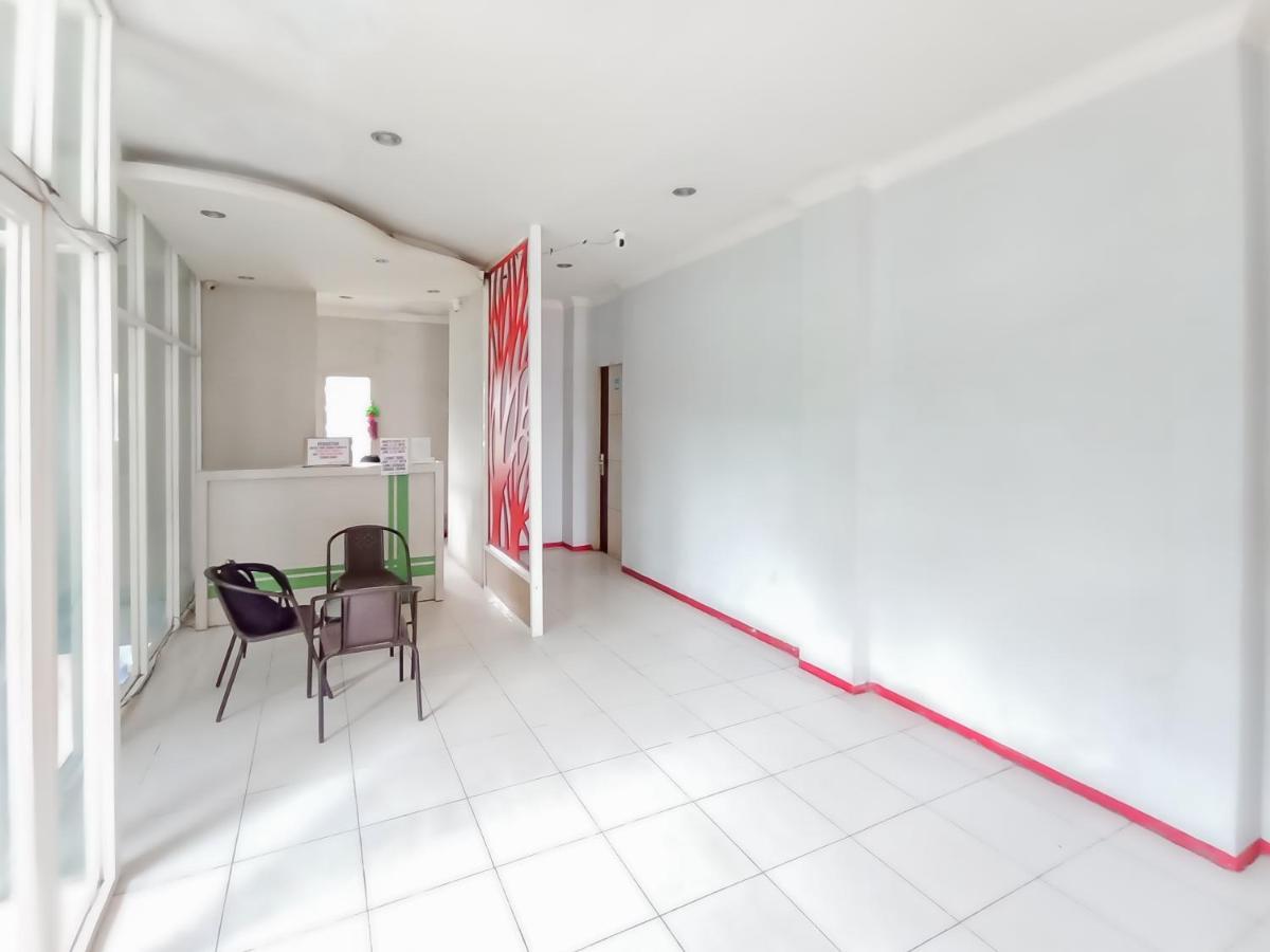 Reddoorz Syariah Near Q-Mall Banjarbaru Martapura  Экстерьер фото