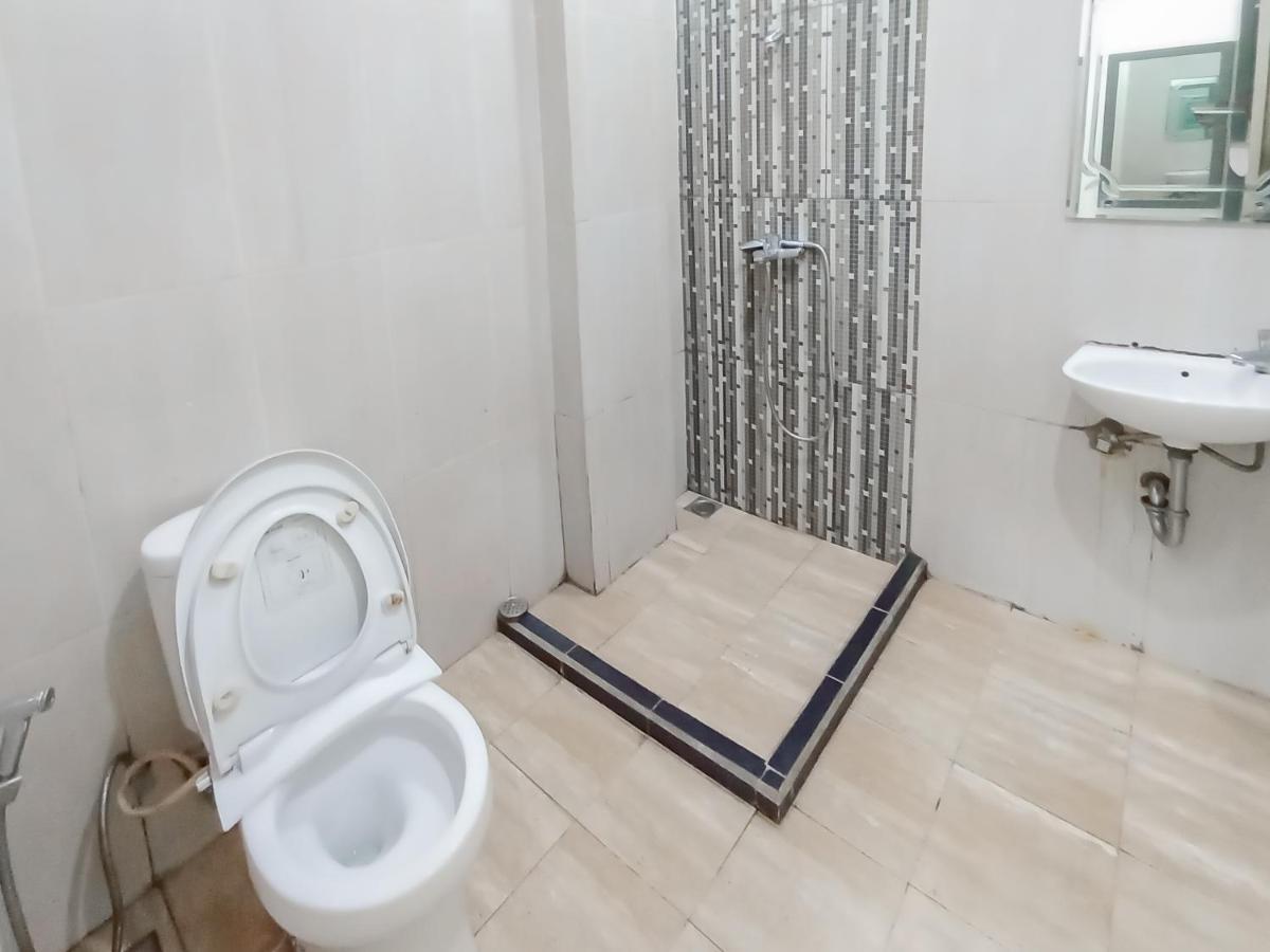 Reddoorz Syariah Near Q-Mall Banjarbaru Martapura  Экстерьер фото